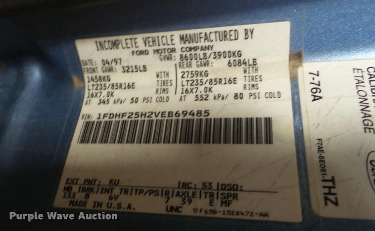 image for item BU9252 1997 Ford F250 flatbed pickup truck