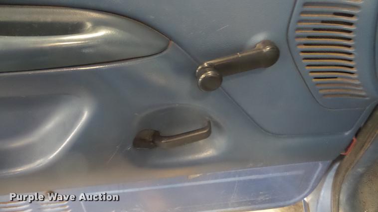 image for item BU9252 1997 Ford F250 flatbed pickup truck