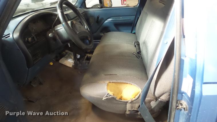 image for item BU9252 1997 Ford F250 flatbed pickup truck