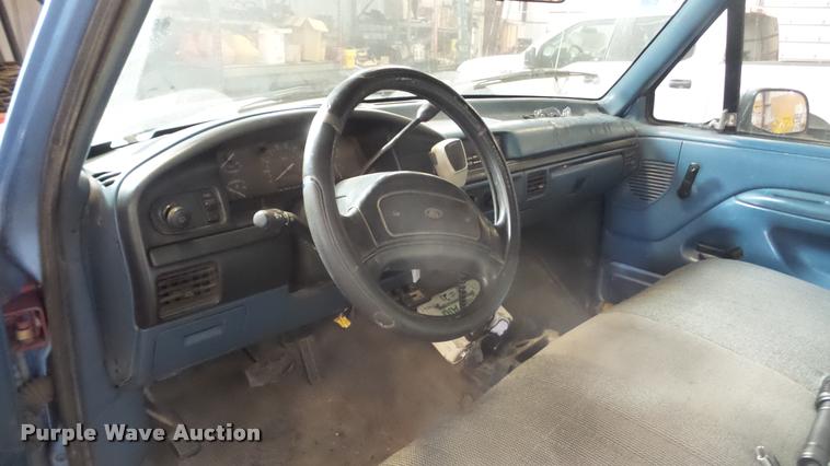 image for item BU9252 1997 Ford F250 flatbed pickup truck