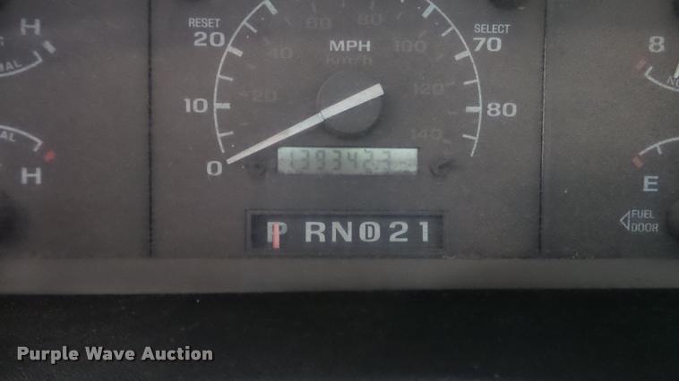 image for item BU9252 1997 Ford F250 flatbed pickup truck