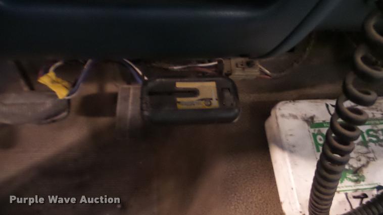 image for item BU9252 1997 Ford F250 flatbed pickup truck