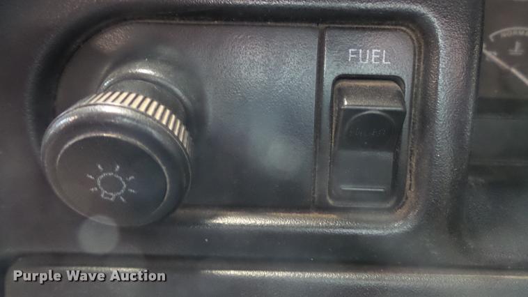 image for item BU9252 1997 Ford F250 flatbed pickup truck