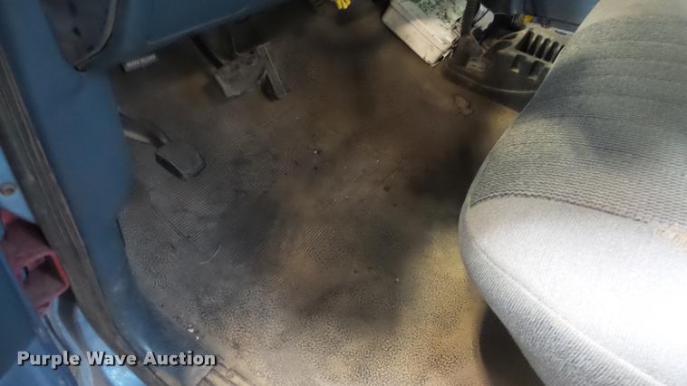 image for item BU9252 1997 Ford F250 flatbed pickup truck