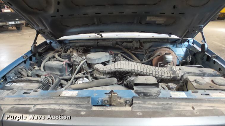 image for item BU9252 1997 Ford F250 flatbed pickup truck