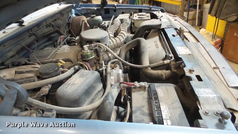 image for item BU9252 1997 Ford F250 flatbed pickup truck