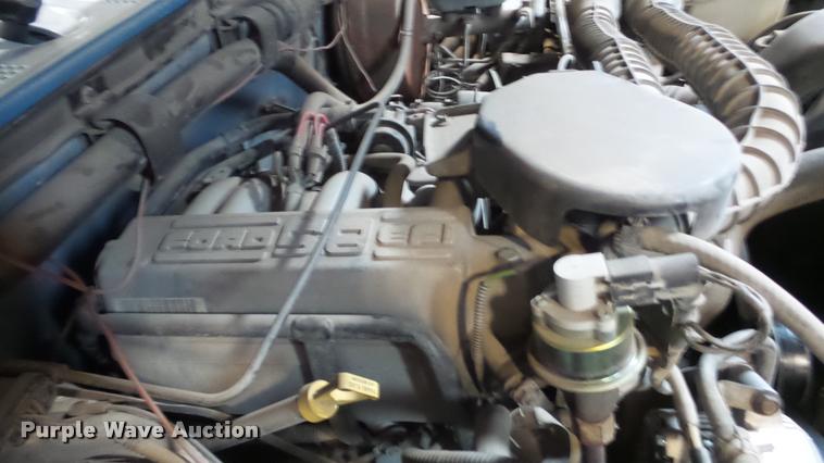 image for item BU9252 1997 Ford F250 flatbed pickup truck