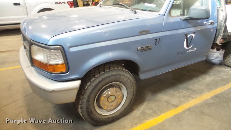 image for item BU9252 1997 Ford F250 flatbed pickup truck
