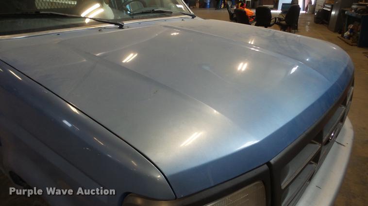 image for item BU9252 1997 Ford F250 flatbed pickup truck