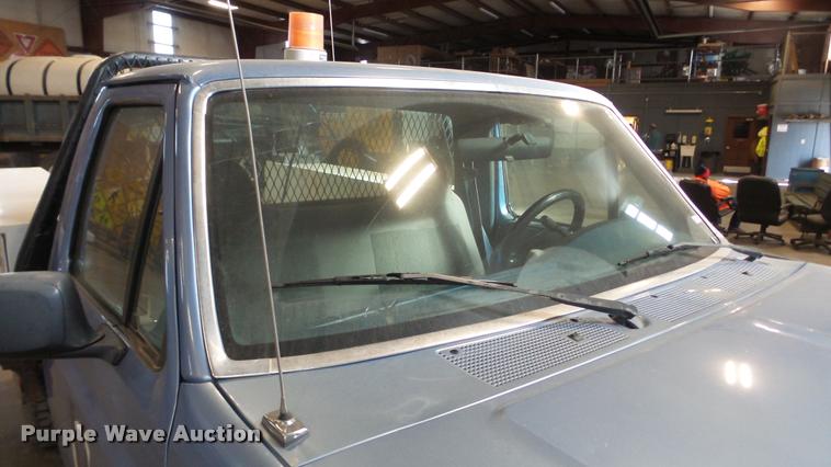 image for item BU9252 1997 Ford F250 flatbed pickup truck