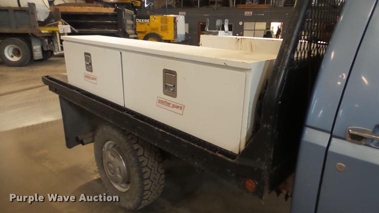 image for item BU9252 1997 Ford F250 flatbed pickup truck