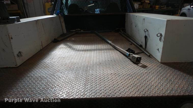 image for item BU9252 1997 Ford F250 flatbed pickup truck