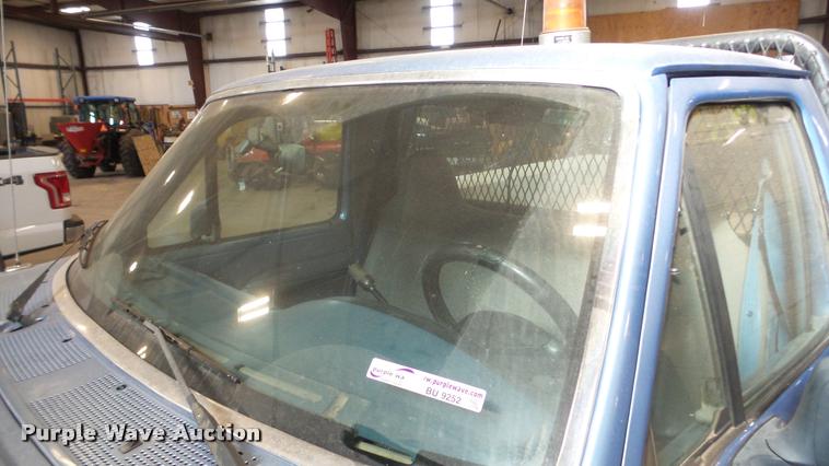 image for item BU9252 1997 Ford F250 flatbed pickup truck