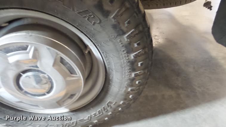 image for item BU9252 1997 Ford F250 flatbed pickup truck