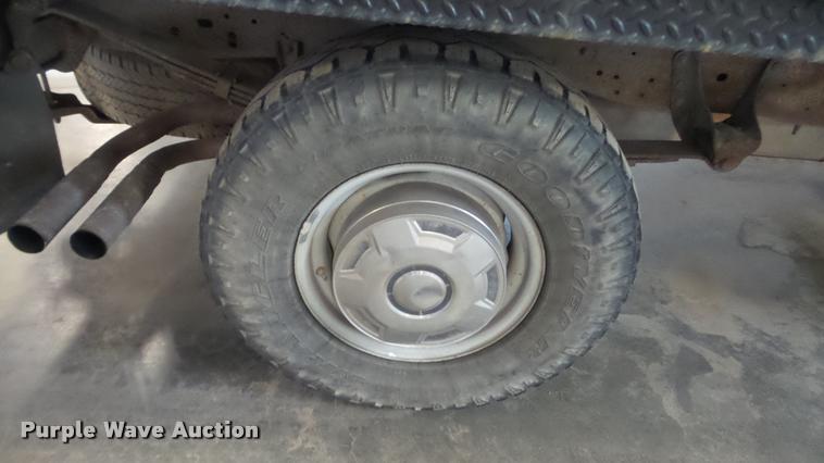 image for item BU9252 1997 Ford F250 flatbed pickup truck