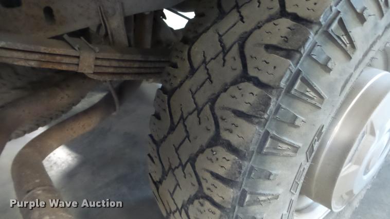 image for item BU9252 1997 Ford F250 flatbed pickup truck