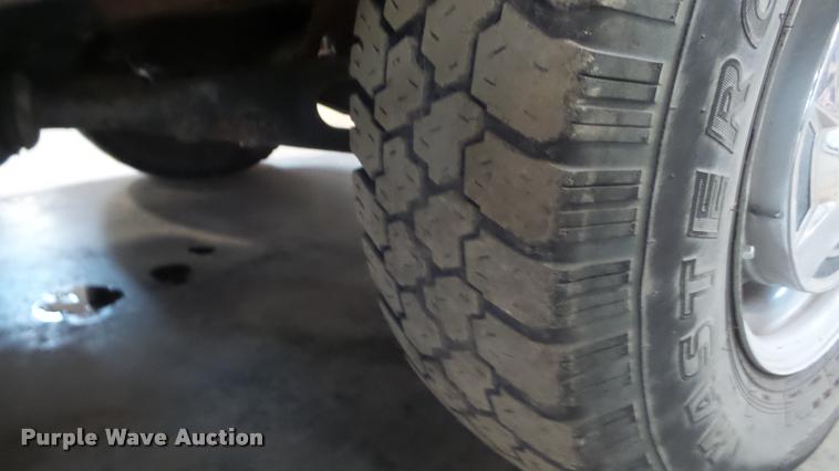 image for item BU9252 1997 Ford F250 flatbed pickup truck