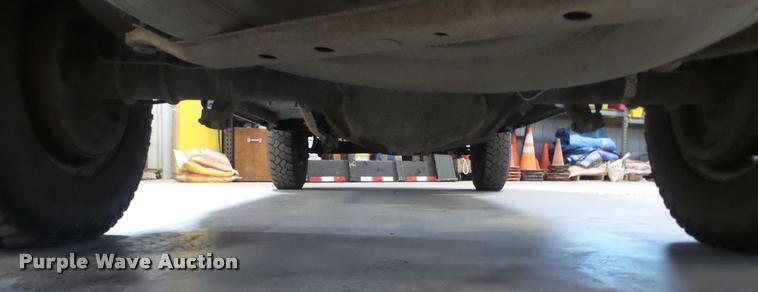 image for item BU9252 1997 Ford F250 flatbed pickup truck