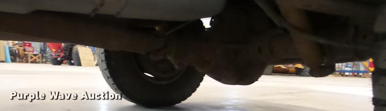 image for item BU9252 1997 Ford F250 flatbed pickup truck