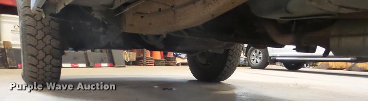 image for item BU9252 1997 Ford F250 flatbed pickup truck