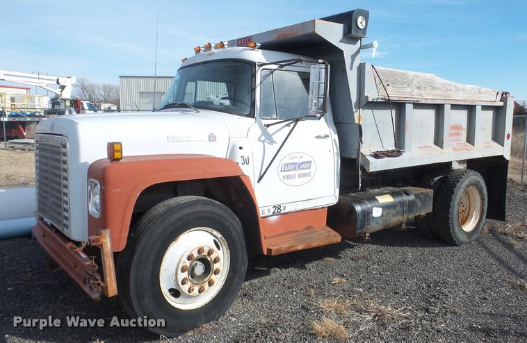 image for item BU9253 1974 International 1700 dump truck