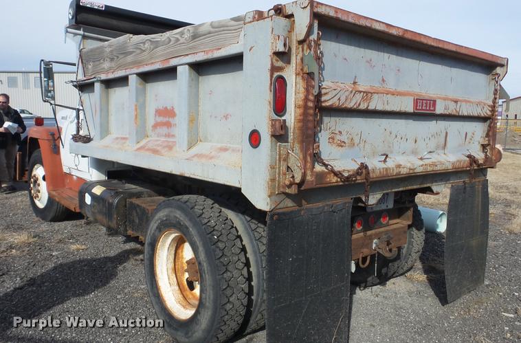 image for item BU9253 1974 International 1700 dump truck