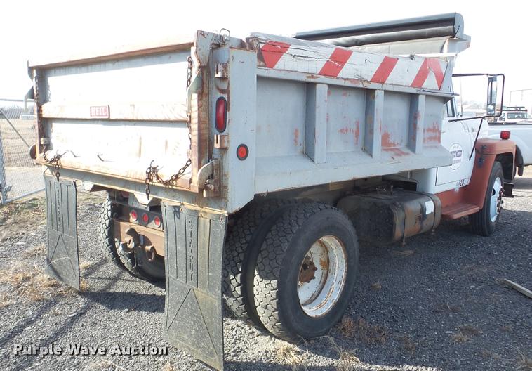 image for item BU9253 1974 International 1700 dump truck