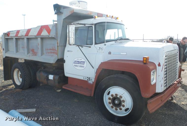 image for item BU9253 1974 International 1700 dump truck