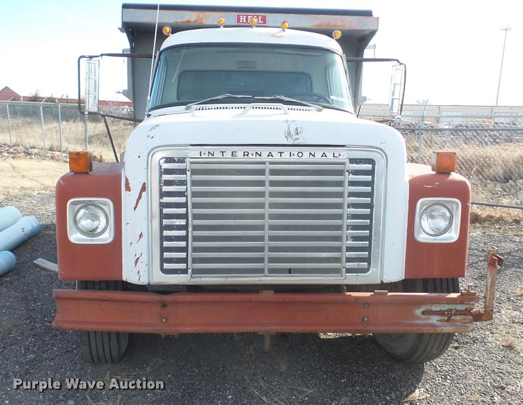 image for item BU9253 1974 International 1700 dump truck