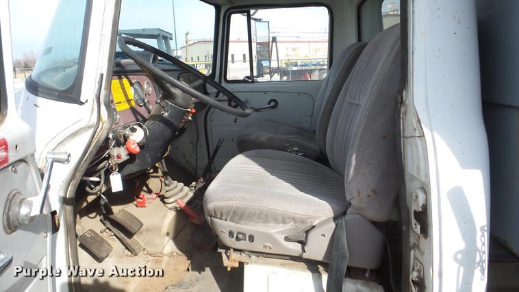 image for item BU9253 1974 International 1700 dump truck