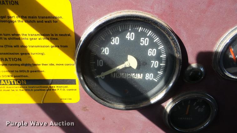 image for item BU9253 1974 International 1700 dump truck