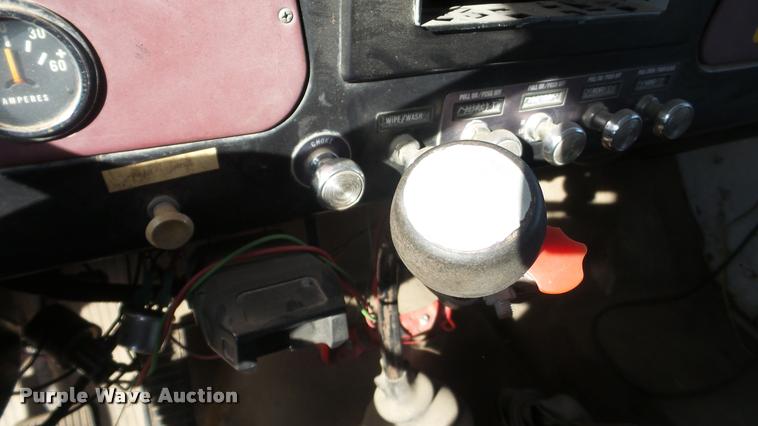 image for item BU9253 1974 International 1700 dump truck