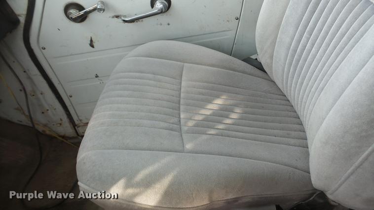 image for item BU9253 1974 International 1700 dump truck