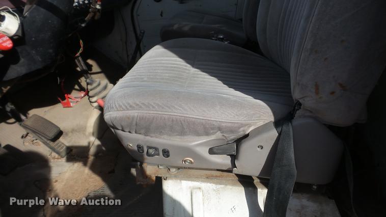 image for item BU9253 1974 International 1700 dump truck