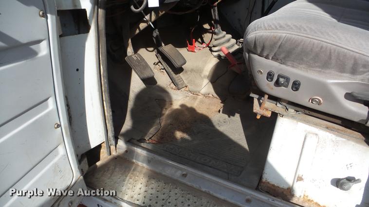 image for item BU9253 1974 International 1700 dump truck