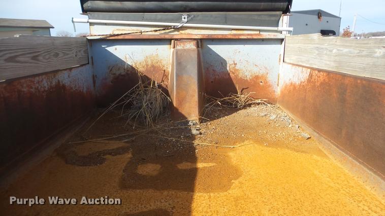 image for item BU9253 1974 International 1700 dump truck