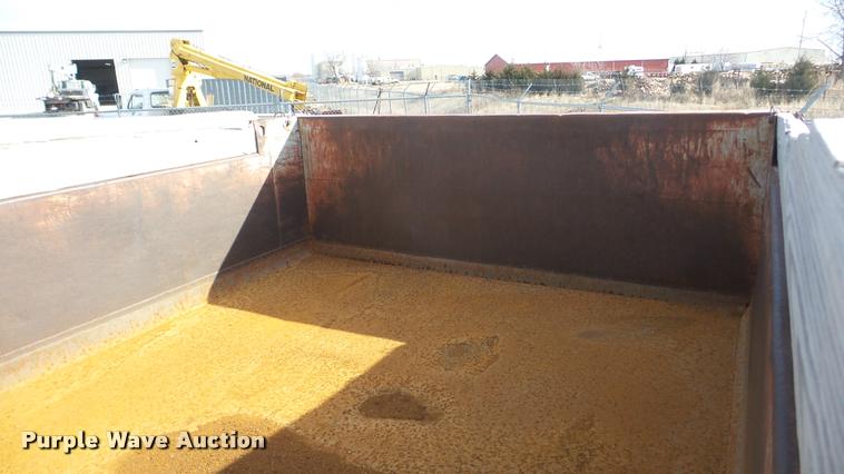 image for item BU9253 1974 International 1700 dump truck