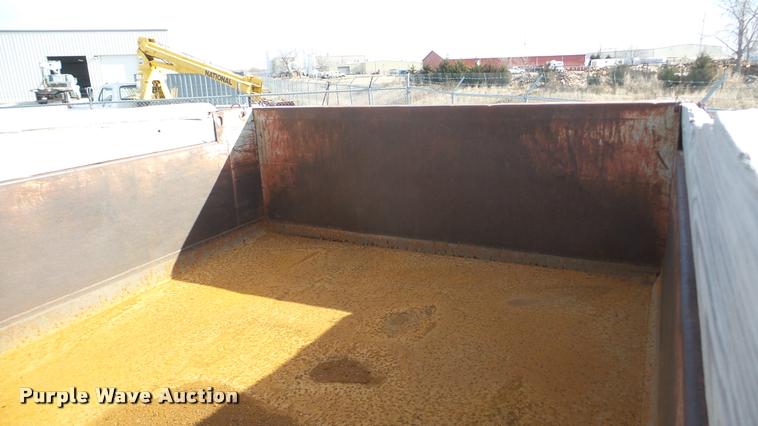 image for item BU9253 1974 International 1700 dump truck