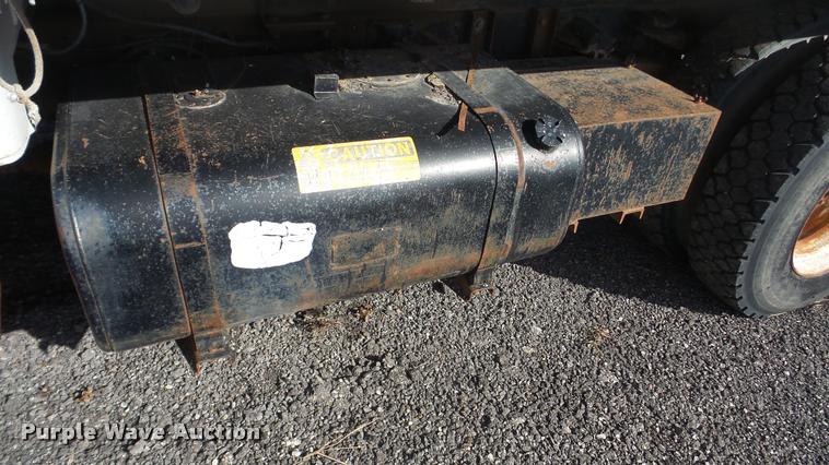 image for item BU9253 1974 International 1700 dump truck