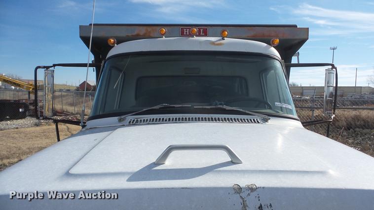 image for item BU9253 1974 International 1700 dump truck