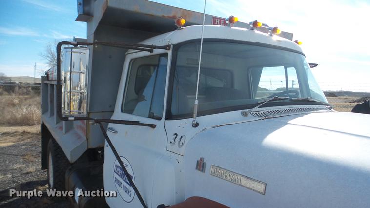 image for item BU9253 1974 International 1700 dump truck