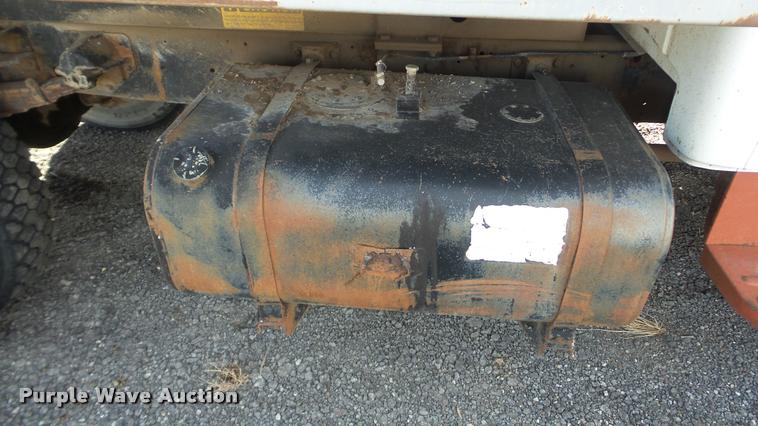 image for item BU9253 1974 International 1700 dump truck