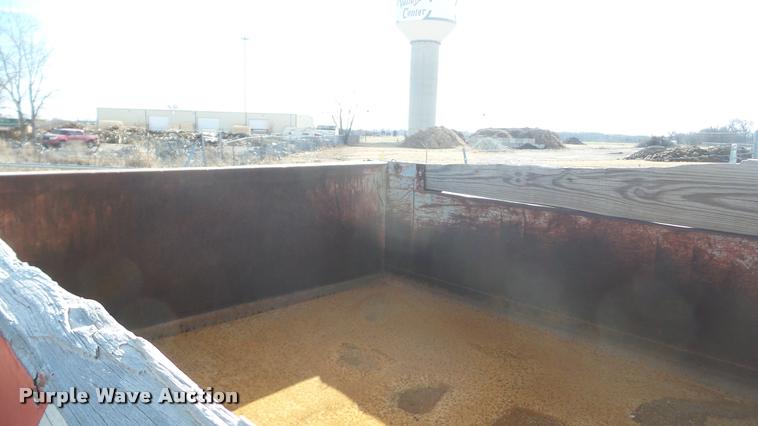 image for item BU9253 1974 International 1700 dump truck