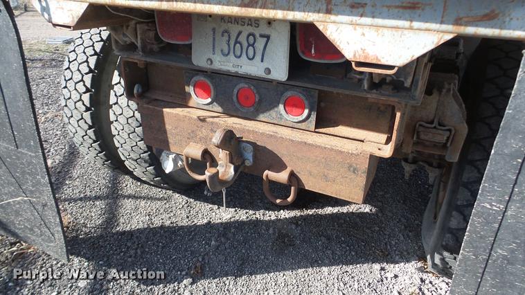 image for item BU9253 1974 International 1700 dump truck