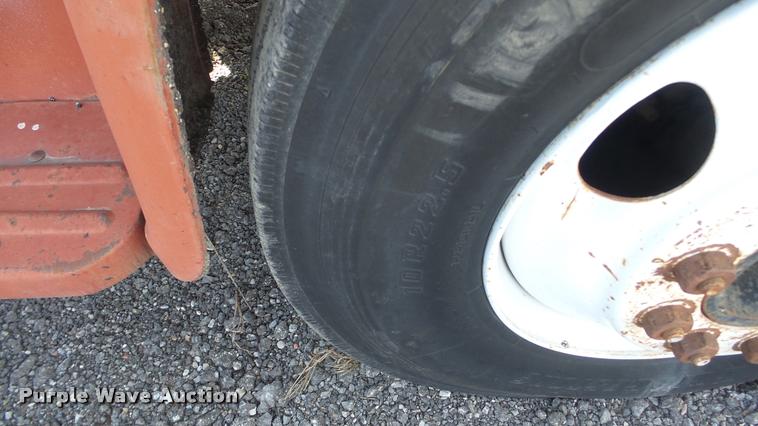 image for item BU9253 1974 International 1700 dump truck