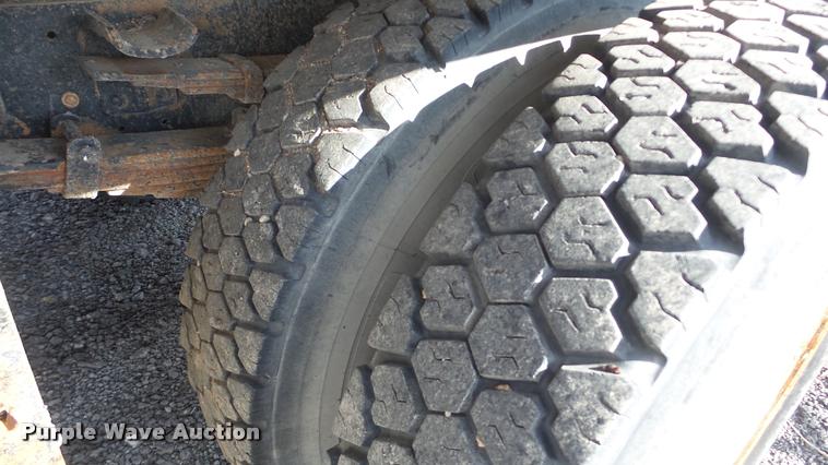 image for item BU9253 1974 International 1700 dump truck