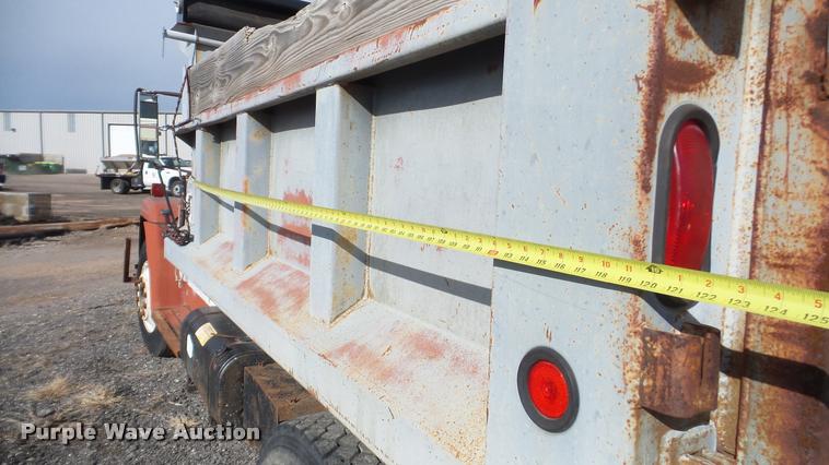 image for item BU9253 1974 International 1700 dump truck