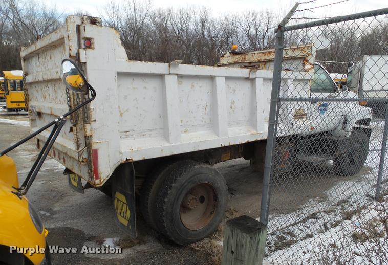 image for item BZ9978 1995 GMC TopKick dump truck