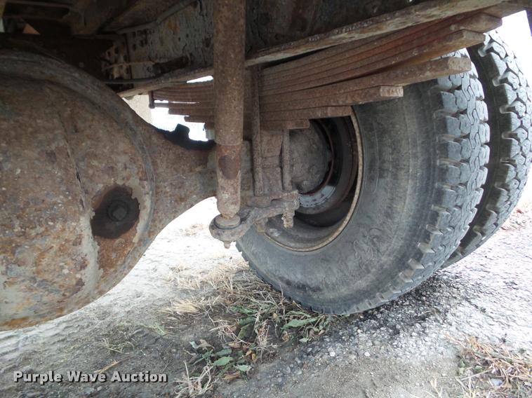 image for item BZ9978 1995 GMC TopKick dump truck