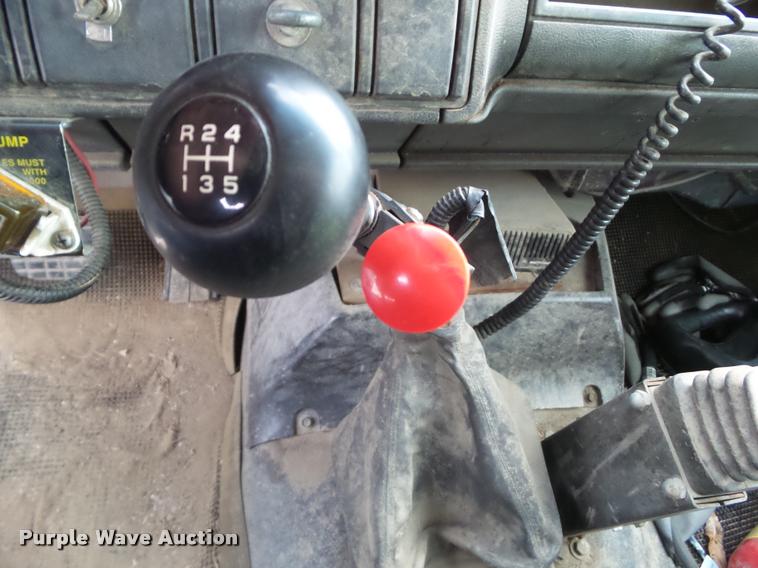 image for item BZ9978 1995 GMC TopKick dump truck